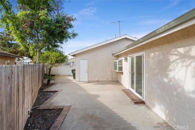 618 S Sally Lee Avenue, Azusa, CA 91702