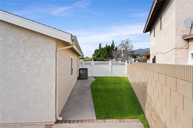 618 S Sally Lee Avenue, Azusa, CA 91702