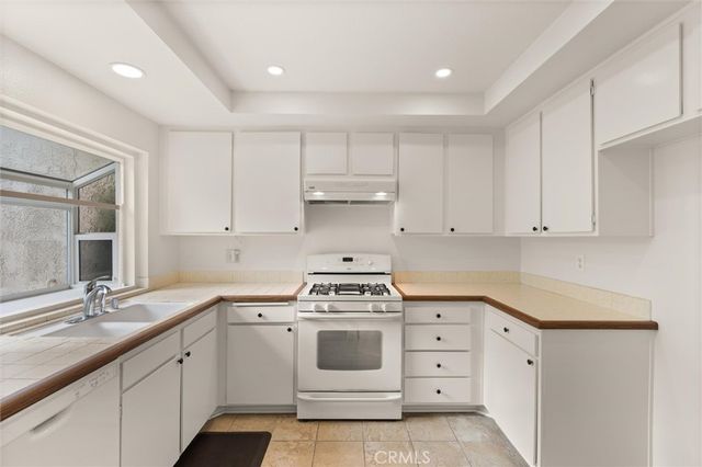 618 S Sally Lee Avenue, Azusa, CA 91702