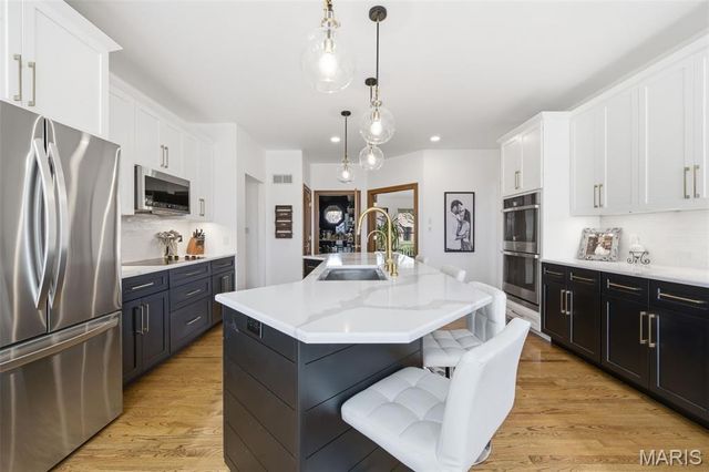 747 River Hills Drive, Fenton, MO 63026