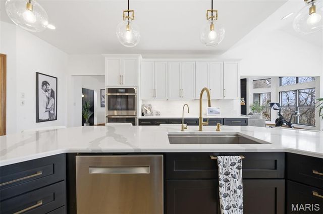 747 River Hills Drive, Fenton, MO 63026