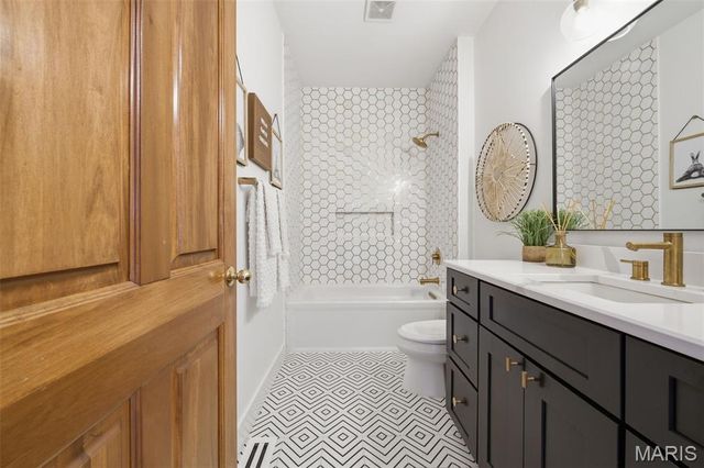 747 River Hills Drive, Fenton, MO 63026