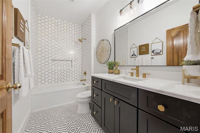 747 River Hills Drive, Fenton, MO 63026