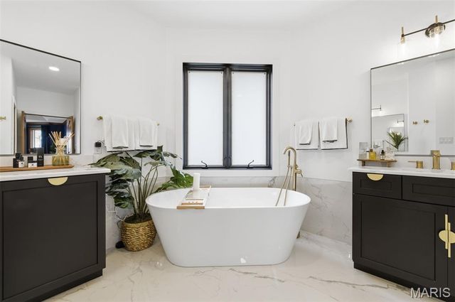 747 River Hills Drive, Fenton, MO 63026