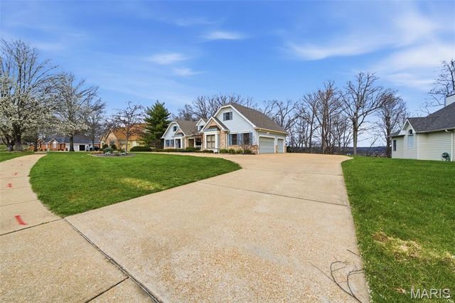747 River Hills Drive, Fenton, MO 63026