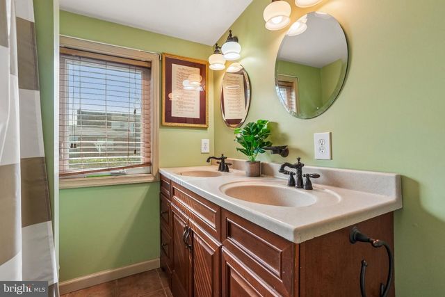 207 ROLLING RD, Broomall, PA 19008