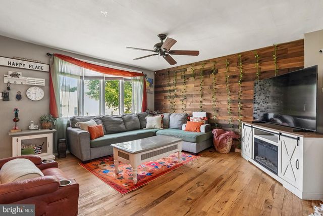207 ROLLING RD, Broomall, PA 19008
