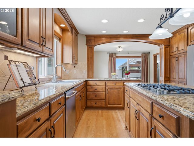 14633 EHLEN Rd Ne, Aurora, OR 97002