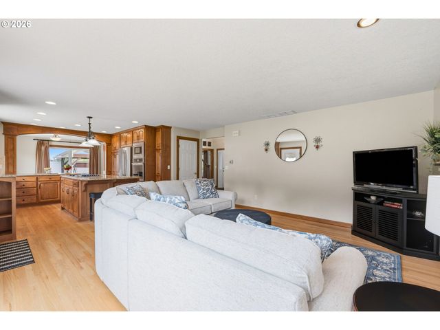 14633 EHLEN Rd Ne, Aurora, OR 97002
