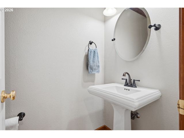 14633 EHLEN Rd Ne, Aurora, OR 97002