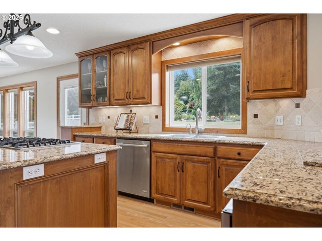 14633 EHLEN Rd Ne, Aurora, OR 97002