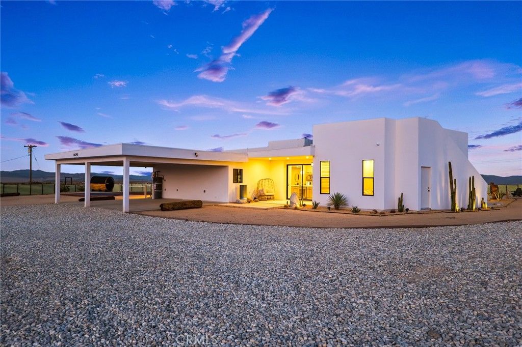 Image 2 of property listing at 66245 Del Oro, Joshua Tree, CA 92252