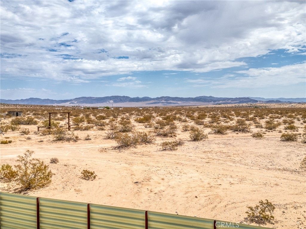 Image 40 of property listing at 66245 Del Oro, Joshua Tree, CA 92252