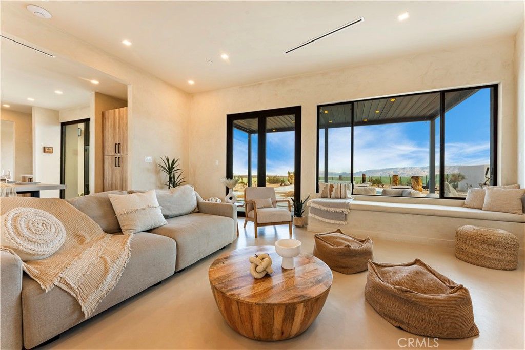Image 9 of property listing at 66245 Del Oro, Joshua Tree, CA 92252
