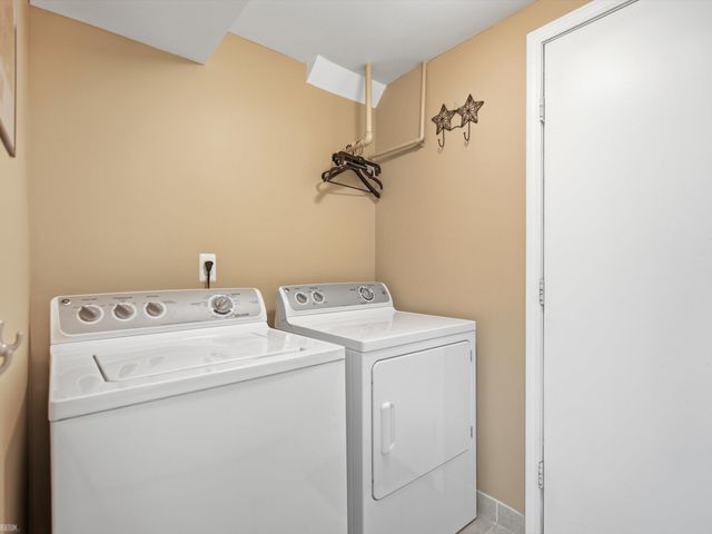 1328 Brook Lane, Rochester Hills, MI 48306