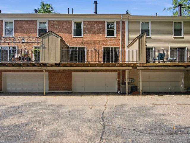 1328 Brook Lane, Rochester Hills, MI 48306