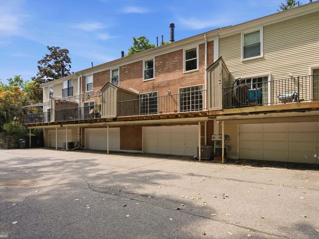 1328 Brook Lane, Rochester Hills, MI 48306
