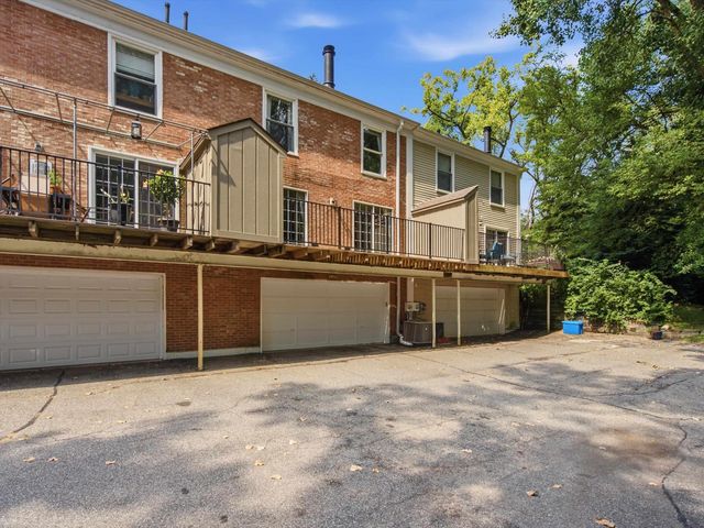 1328 Brook Lane, Rochester Hills, MI 48306