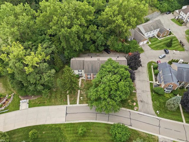 1328 Brook Lane, Rochester Hills, MI 48306