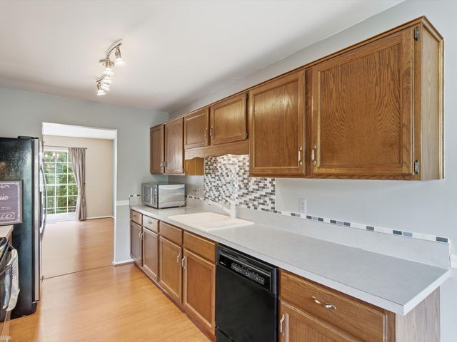 1328 Brook Lane, Rochester Hills, MI 48306