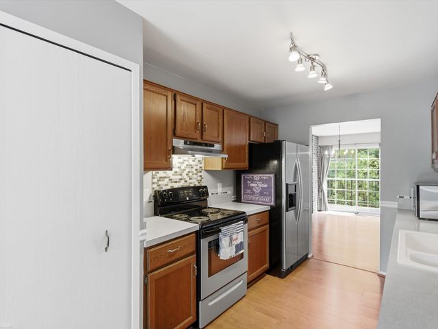 1328 Brook Lane, Rochester Hills, MI 48306