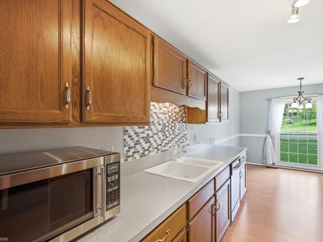 1328 Brook Lane, Rochester Hills, MI 48306