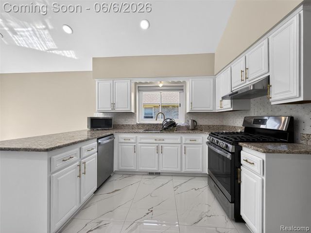 41599 Red Oak Drive, Sterling Heights, MI 48314