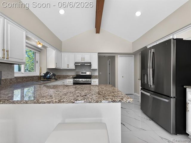 41599 Red Oak Drive, Sterling Heights, MI 48314