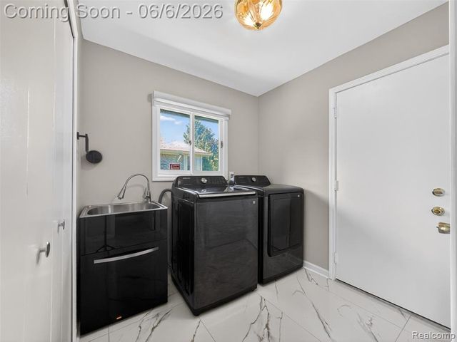 41599 Red Oak Drive, Sterling Heights, MI 48314