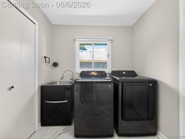 41599 Red Oak Drive, Sterling Heights, MI 48314