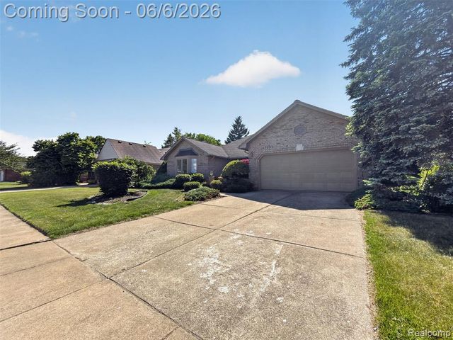 41599 Red Oak Drive, Sterling Heights, MI 48314