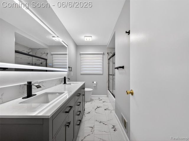 41599 Red Oak Drive, Sterling Heights, MI 48314