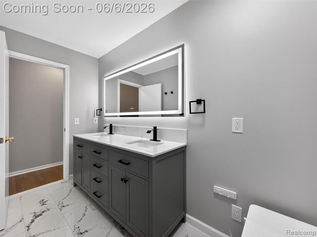 41599 Red Oak Drive, Sterling Heights, MI 48314