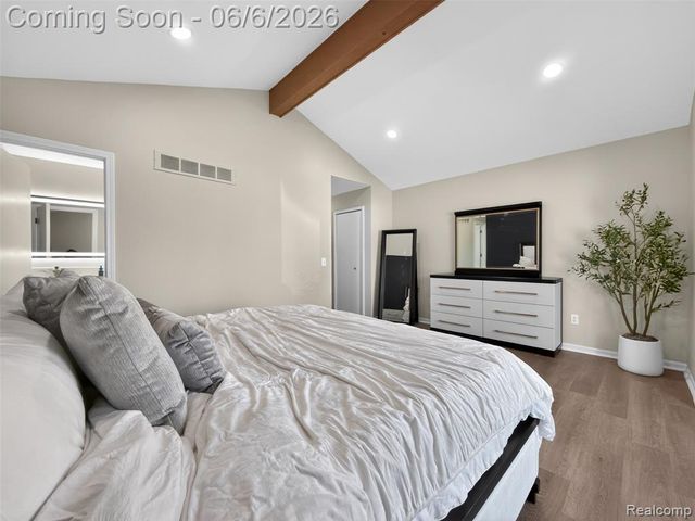 41599 Red Oak Drive, Sterling Heights, MI 48314