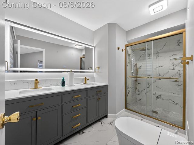41599 Red Oak Drive, Sterling Heights, MI 48314