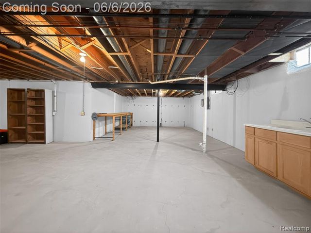 41599 Red Oak Drive, Sterling Heights, MI 48314