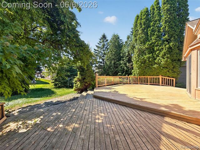 41599 Red Oak Drive, Sterling Heights, MI 48314