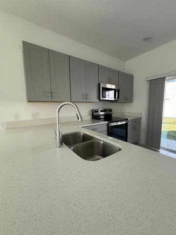 3240 SKYLINE LOOP, Kissimmee, FL 34758