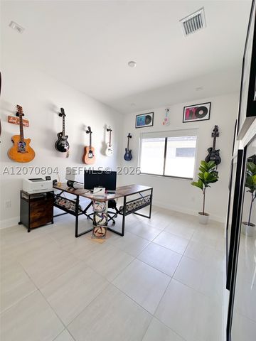 8286 NW 51st Ter, Doral, FL 33166