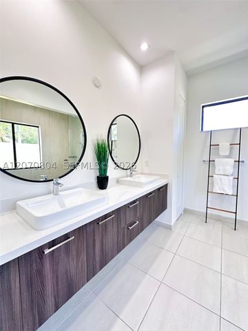 8286 NW 51st Ter, Doral, FL 33166