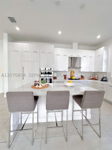 8286 NW 51st Ter, Doral, FL 33166