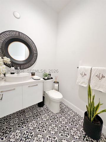 8286 NW 51st Ter, Doral, FL 33166