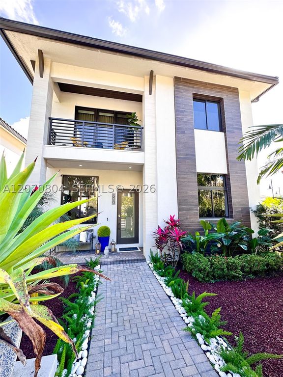8286 NW 51st Ter, Doral, FL 33166