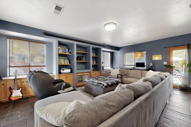 3 Del Oso Lane, Cedar Crest, NM 87008