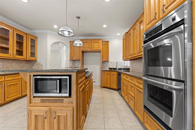106 Lazy Springs Drive, Conroe, TX 77356