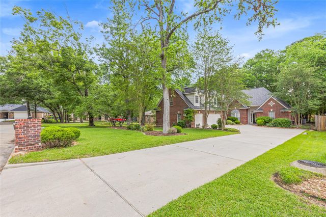 106 Lazy Springs Drive, Conroe, TX 77356