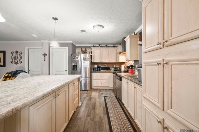 10444 Ingram Rd, St Amant, LA 70774