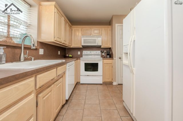 104 HIDDEN CREEK ROAD, Burkburnett, TX 76354