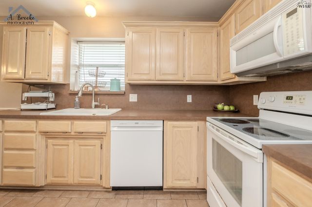 104 HIDDEN CREEK ROAD, Burkburnett, TX 76354