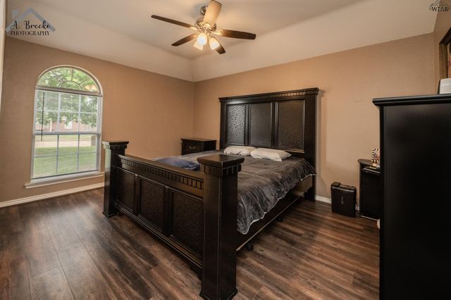 104 HIDDEN CREEK ROAD, Burkburnett, TX 76354